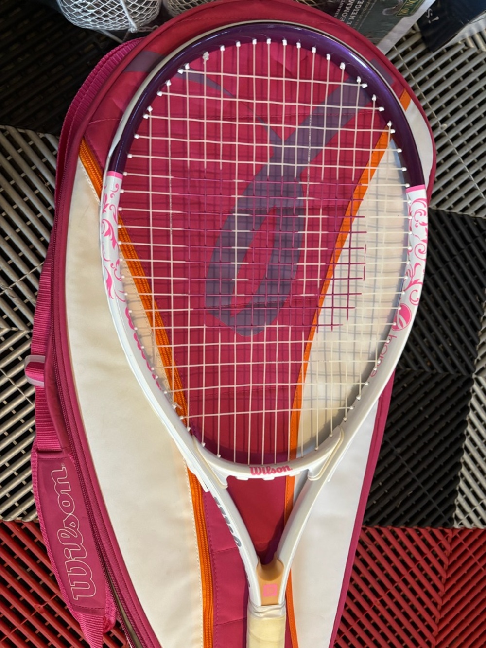 Wilson breast canner Tennis Racquet with Matching Cover and 2 balls